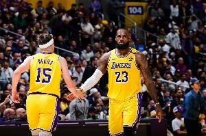 里夫斯：我可能是助攻过一对父子空接的NBA历史首人 这很特别